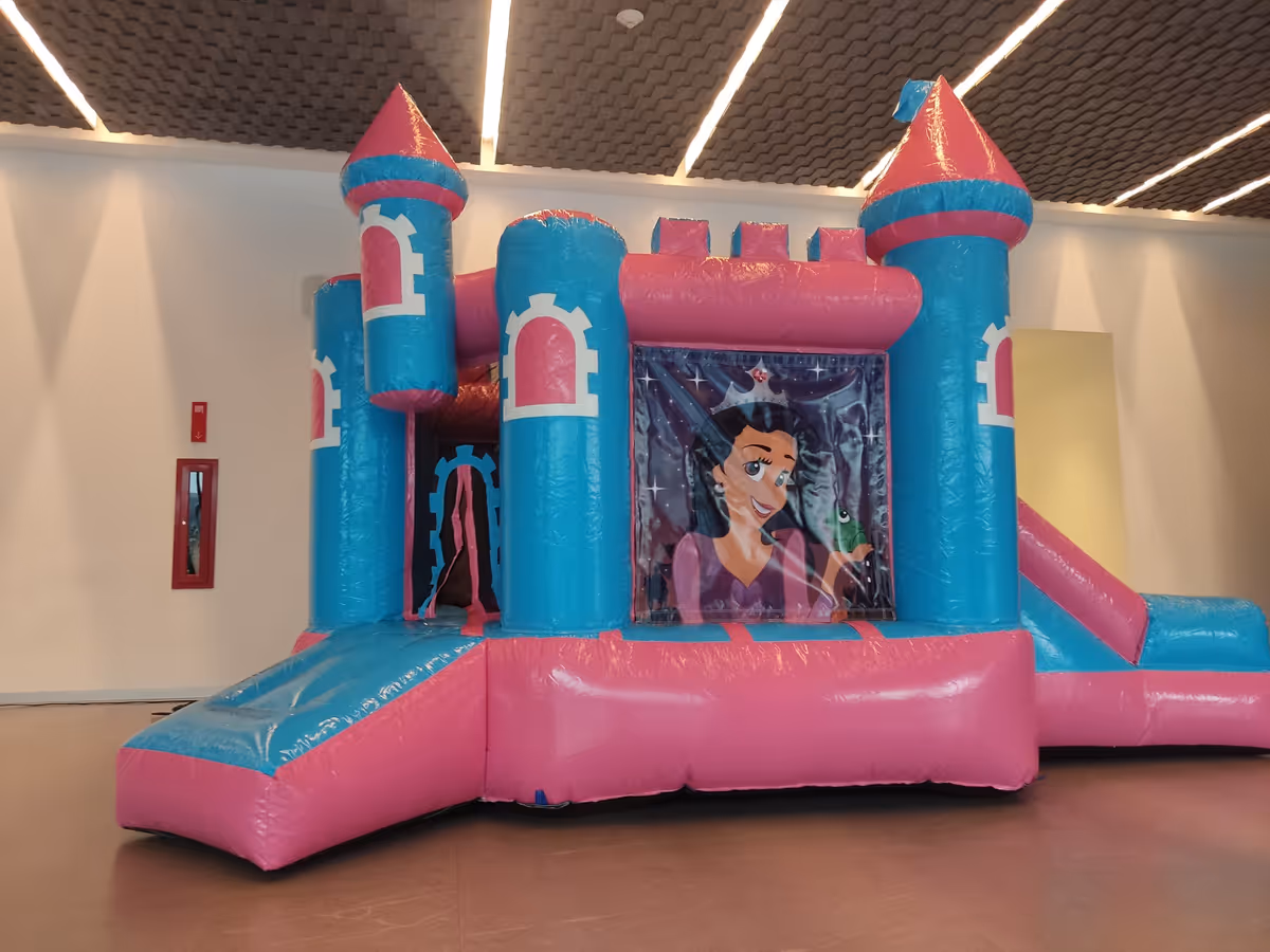 Comparativa entre brincolin castillo inflable e inflable extremo para fiestas en CDMX