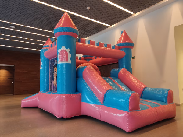 Renta brincolin Castillo de Princesas CDMX - Inflable rosa turquesa con resbaladilla para fiestas de princesas
