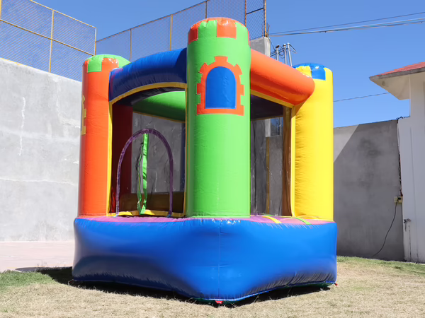 Renta brincolin Mini Castillo CDMX - Inflable compacto 2x2 m para bebes y fiestas infantiles
